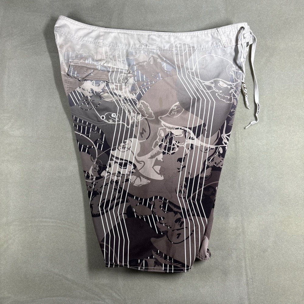 Metal Mulisha Mens Grey Black Skull Graphic Board Shorts Swim Trunks Size 38 - Picture 6 of 8